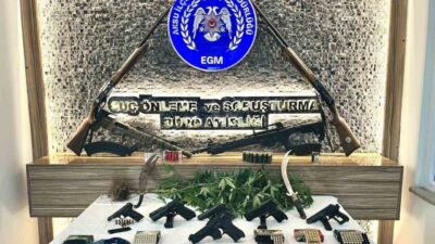 Antalya’nın Aksu ilçesinde çok sayıda ruhsatsız silah ve fişekleri ele