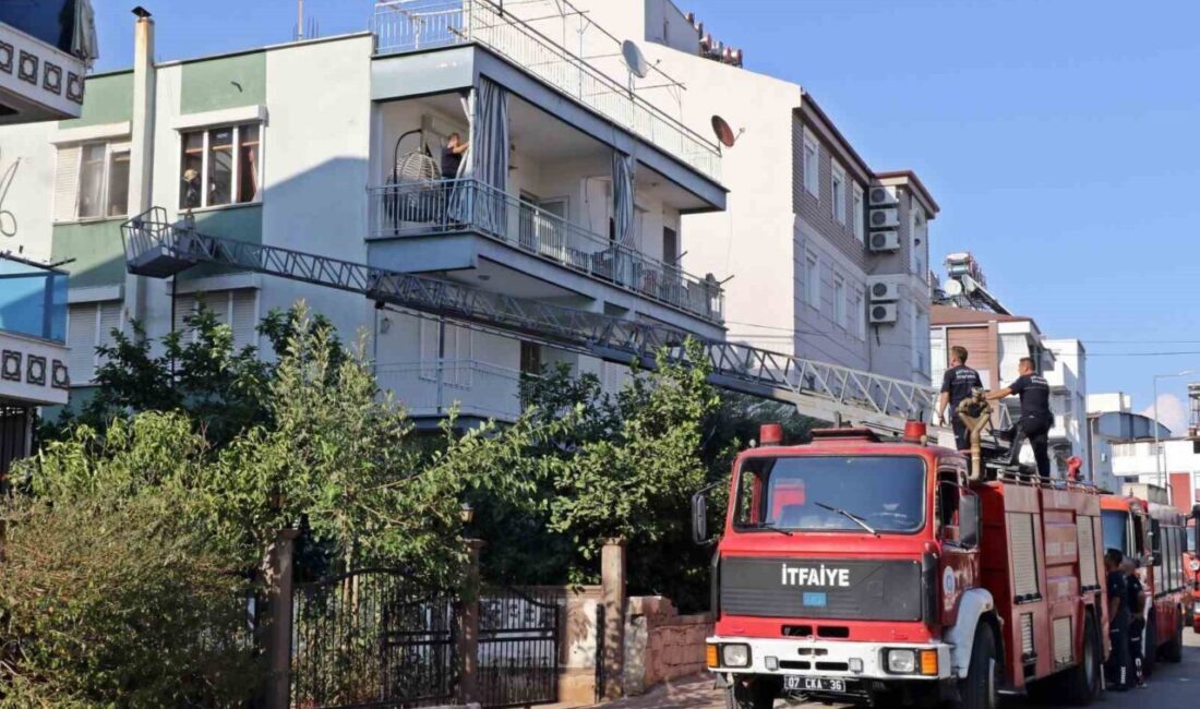 Antalya’da daire yangını yaşlı kadını endişelendirdi Antalya’da iki katlı evin üst katındaki dairede çıkan yangın, itfaiye
