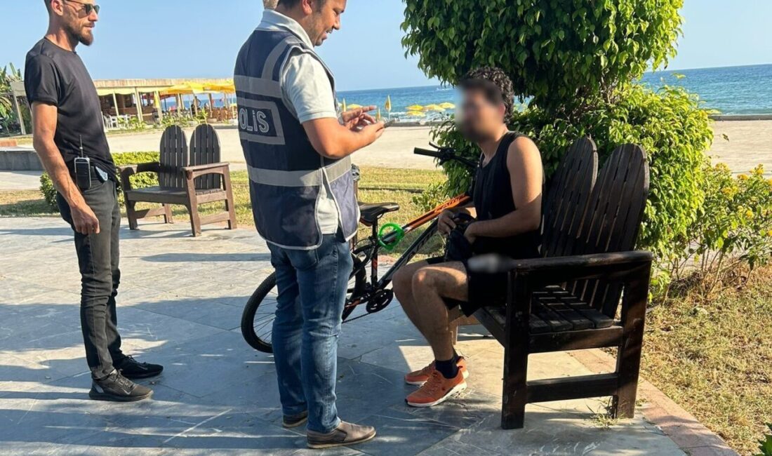 Antalya’da eş zamanlı denetimlerde binlerce kişi sorgulandı Antalya’da polis ekiplerince eş zamanlı düzenlenen asayiş uygulamalarında 7 bin