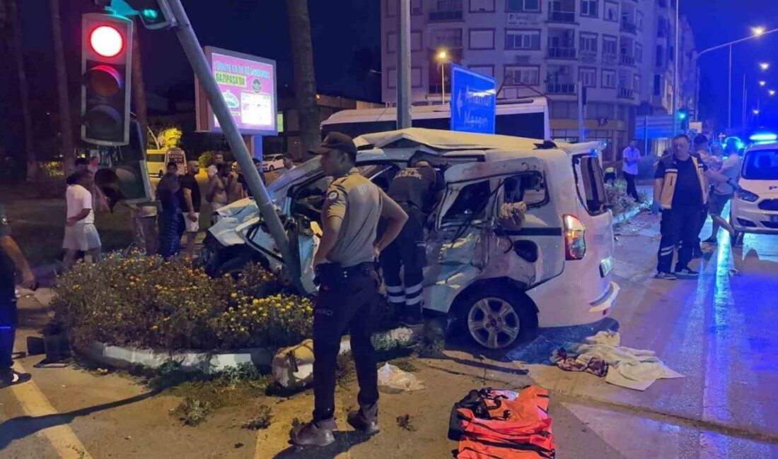 Antalya’nın Gazipaşa ilçesinde kırmızı ışık ihlali yapan hafif ticari araç