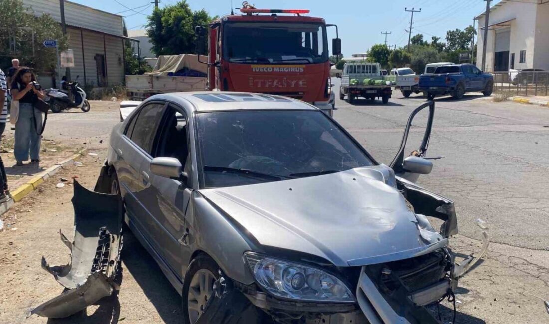 Antalya’nın Aksu ilçesinde 22 yaşındaki sürücünün kontrolünü kaybettiği otomobil, elektrik