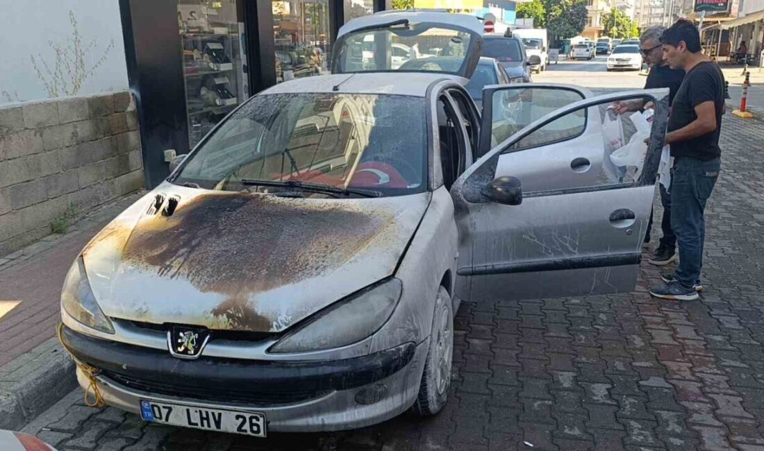 Antalya’da seyir halindeki otomobilin yandı Antalya’nın Manavgat ilçesinde seyir halindeki otomobil, motor bölümünden yanmaya başladı.