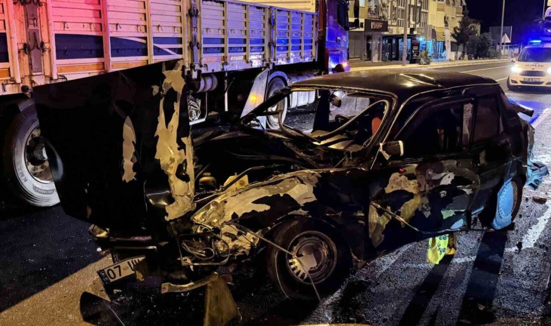 Antalya’nın Gazipaşa ilçesinde asfalt çalışması nedeniyle trafiğin tek şeritten sağlandığı