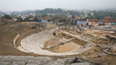 Konuralp Antik Tiyatroda devam eden kazı çalışmalarında sona gelindi. Kazıları