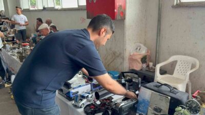 Afyonkarahisar’da her ay düzenli olarak açılan antika pazarı vatandaşlardan yoğun