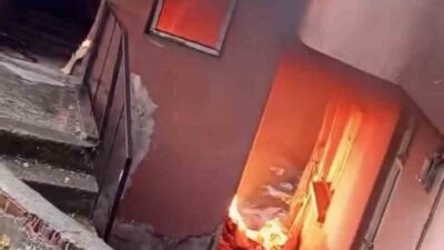 Karabük’te kullanılmayan bir apartmanın girişindeki çöplerin tutuşması sonucu çıkan yangın