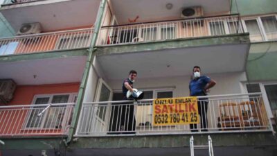 Aydın’ın Efeler ilçesinde bir apartmandan gelen kötü koku üzerine komşularının