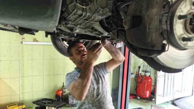 Kayseri’de motor ustası, araçlardaki yağ kaçaklarının egzoz üzerinde buharlaşarak yangına