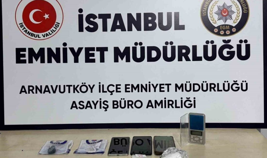 Arnavutköy’de uyuşturucu operasyonunda 4 kişi tutuklandı İstanbul’un Arnavutköy ilçesinde uyuşturucu satıcılarına yönelik gerçekleştirilen operasyonda gözaltına alınan