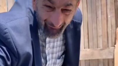 İstanbul’un Arnavutköy ilçesinde yolun karşısına geçmeye çalışan engelli vatandaşa, motosiklet