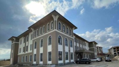 Hatay’ın Arsuz ilçesi Arpaderesi Mahallesi’nde TOKİ konutlarının bulunduğu alana 16