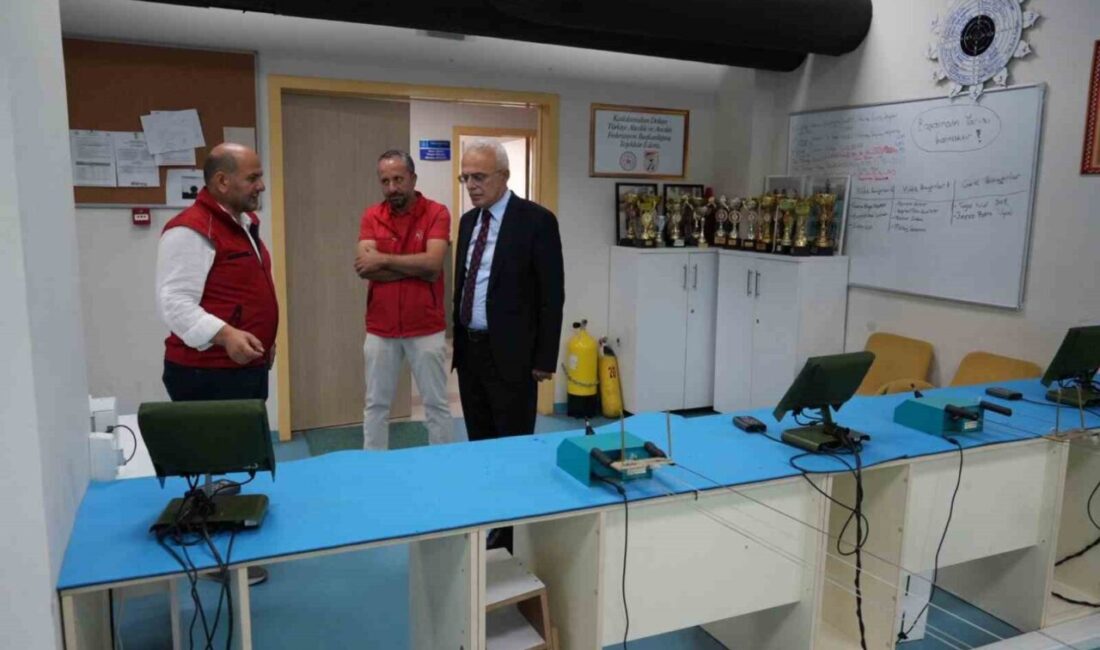 Arslantürk, Bahçeşehir Gençlik Merkezi’ni inceledi Düzce Gençlik ve Spor İl Müdürü Zekeriya Arslantürk, Bahçeşehir Gençlik