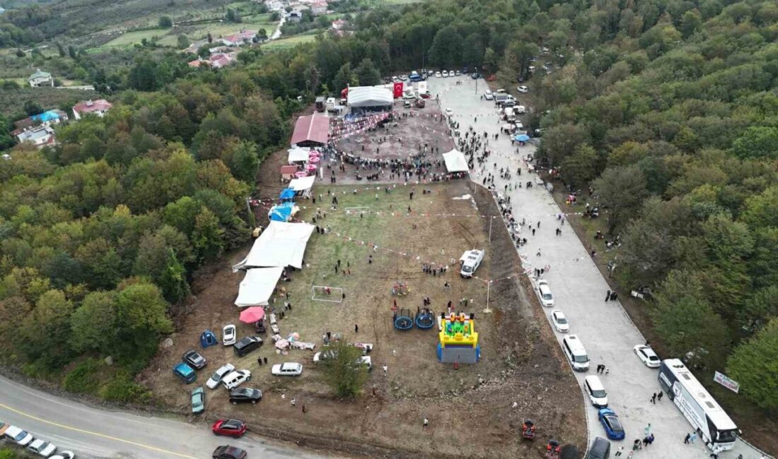 Atakum Belediyesi Geleneksel 2. Fındık Festivali Atakum Belediyesi Geleneksel 2. Fındık Festivali’nin ikincisi Özören Mahalle Meydanı’nda