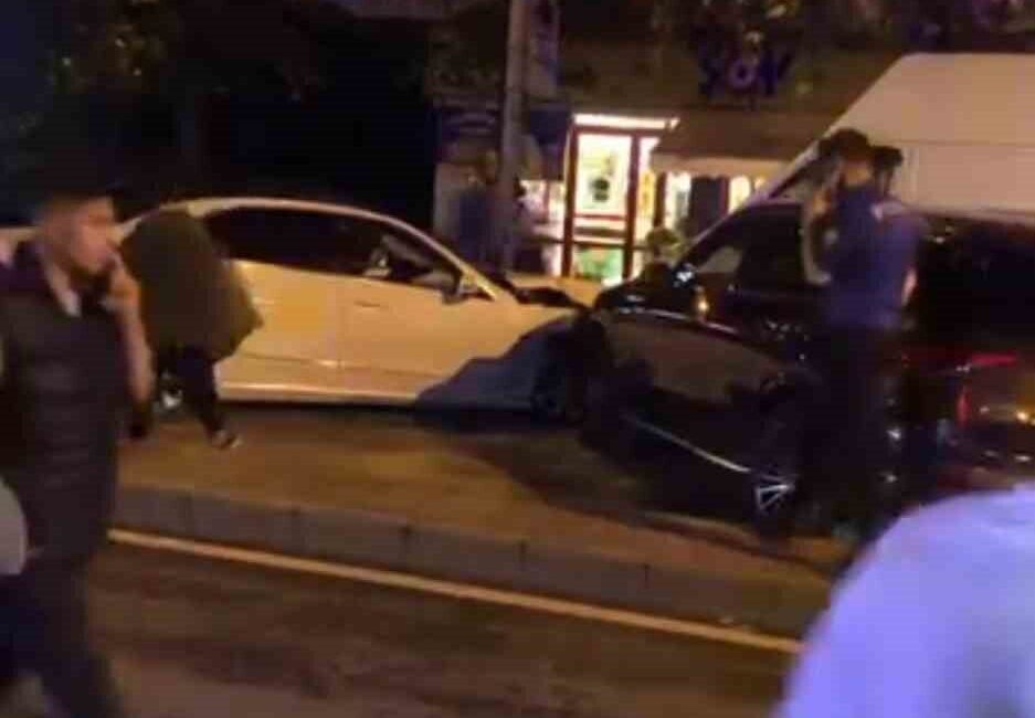 Ataşehir’de trafik kazası: 6 yaralı Ataşehir’de alkollü olduğu iddia edilen sürücü, karşı şeride geçerek ters