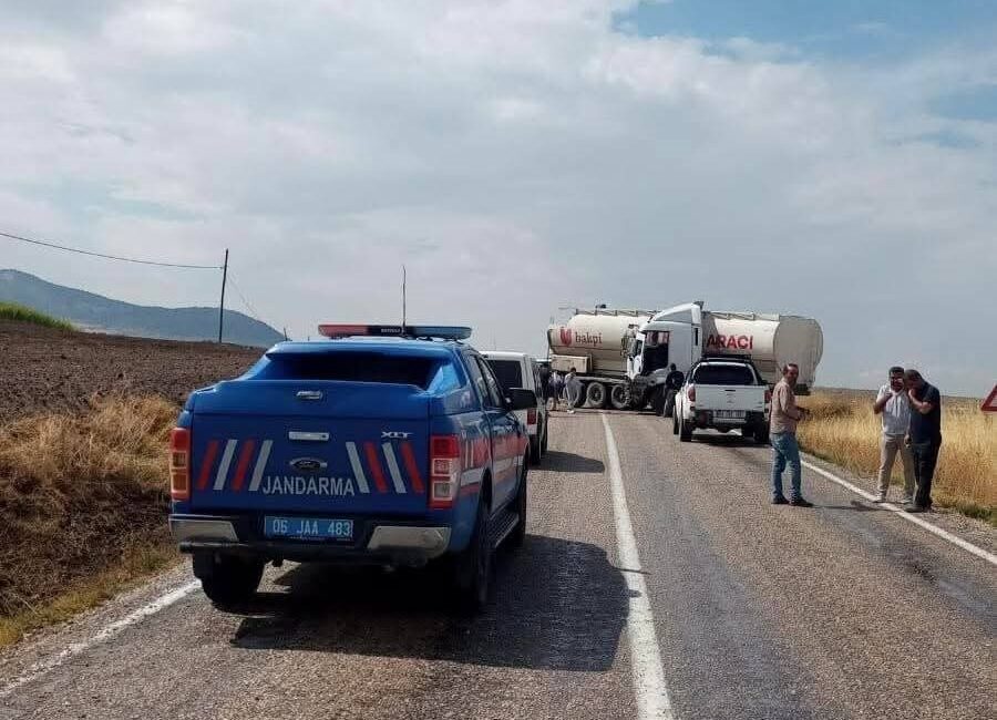 Ayaş’ta trafik kazası: 4 yaralı Ankara’nın Ayaş ilçesinde tır ile otomobilin çarpışması sonucu kaza meydana