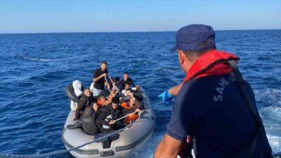 Aydın açıklarında, iki ayrı operasyonla toplam 12 düzensiz göçmen kurtarıldı.