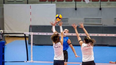 Sultanlar Ligi ekiplerinden Aydın Büyükşehir Belediyespor, hazırlık maçında İlbank ile