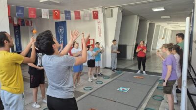 Aydın’da özel gençlerin gelişimine destek olunması amacıyla yürütülen “Mutlu Çarşamba”