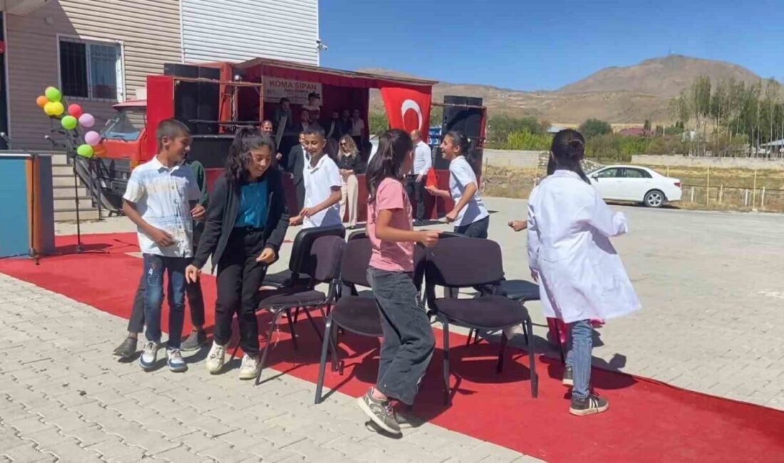 Aydınlar beldesinde İlköğretim Haftası coşkuyla kutlandı Bitlis’in Adilcevaz ilçesine bağlı Aydınlar beldesinde İlköğretim Haftası çeşitli etkinliklerle