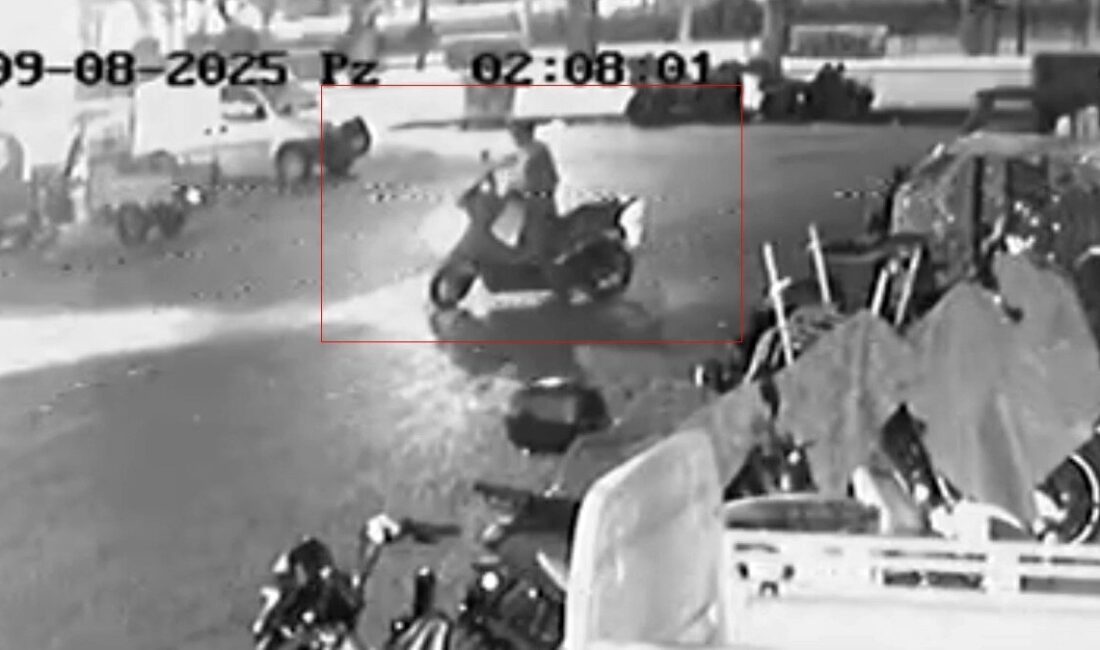 Aynı yerden iki motosiklet çalan şahsın hırsızlık anı güvenlik kamerasında Samsun’da bir motosiklet satıcısından aynı gün iki motosiklet çalan hırsız