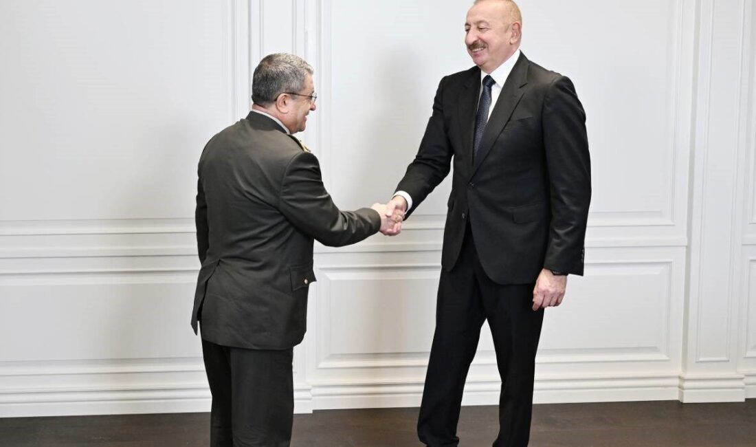 Azerbaycan Cumhurbaşkanı Aliyev, Genelkurmay Başkanı Bayraktaroğlu’nu kabul etti Genelkurmay Başkanı Orgeneral Selçuk Bayraktaroğlu, Azerbaycan Cumhurbaşkanı İlham Aliyev tarafından
