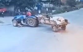 Babasının kullandığı traktör altında kalan minik Batu’ndan sevindiren haber Bursa’nın İnegöl ilçesinde babasının kullandığı traktörün altında kalarak ağır yaralanan