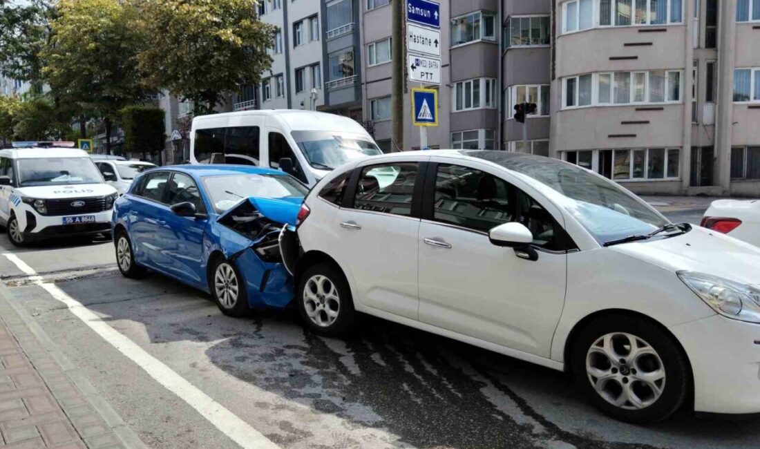 Bafra’da avukat, boşanma aşamasındaki eşinin aracına çarptı: Kadın hastaneye kaldırıldı Samsun’un Bafra ilçesinde boşanma aşamasında olan avukat, eşinin aracına çarptı.