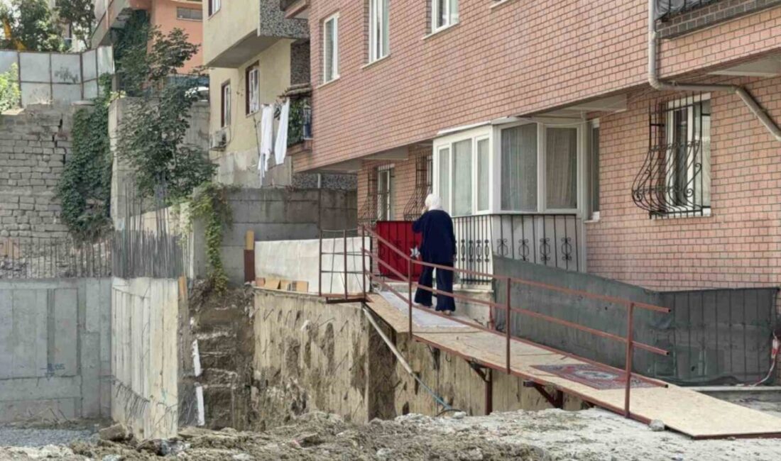 Bahçelievler’de bir inşaatın temel kazı çalışmaları sırasında, bitişiğindeki bir binanın