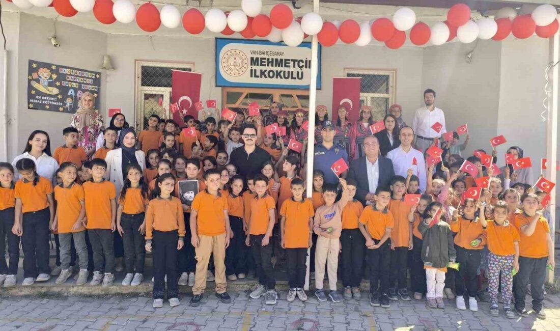 Bahçesaray’da ilköğretim haftası etkinliği düzenlendi Van’ın Bahçesaray ilçesinde ‘İlköğretim Haftası’ dolayısıyla tören düzenlendi. 2025-2026 eğitim-öğretim