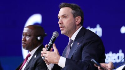 Enerji ve Tabii Kaynaklar Bakanı Alparslan Bayraktar, yeniden gazlaştırma kapasitesini