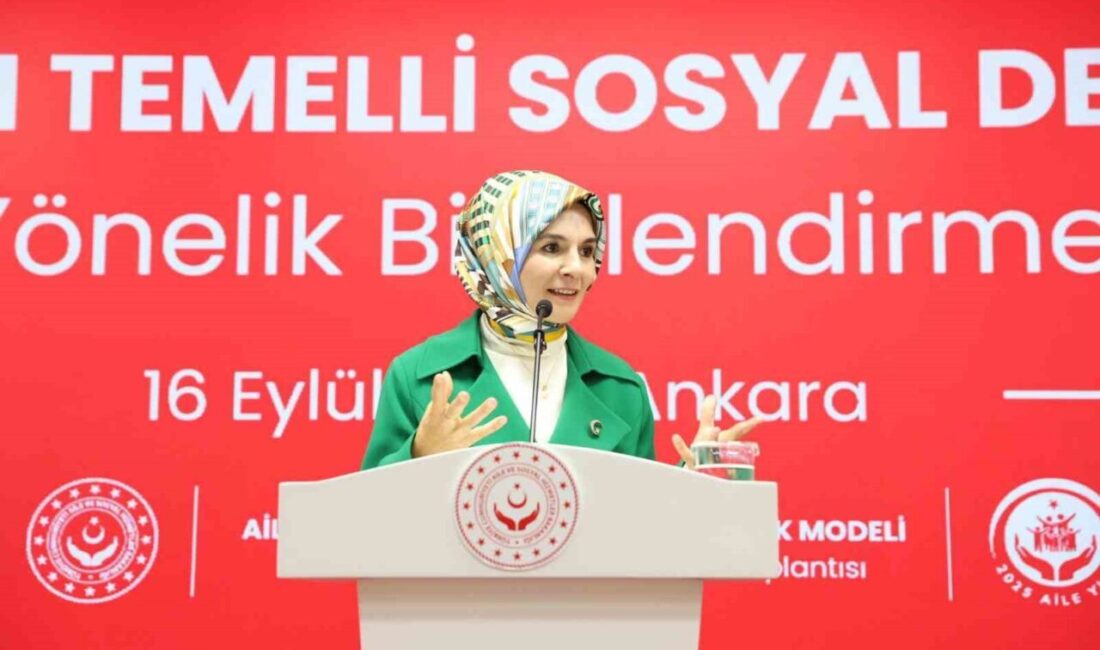 Bakan Göktaş muhtarlarla bir araya geldi Aile ve Sosyal Hizmetler Bakanı Mahinur Özdemir Göktaş, muhtarlarla bir