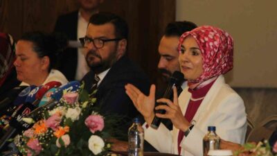 Manisa’da ’AK Parti Türkiye Yüzyılı Buluşmaları’na katılan Aile ve Sosyal