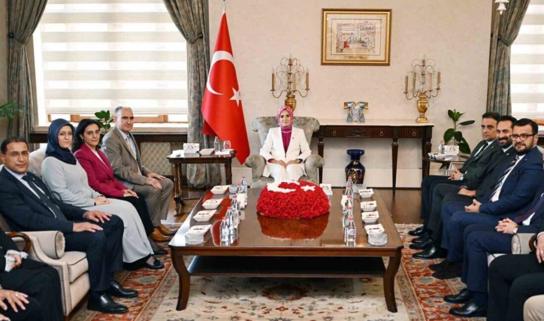 Bakan Göktaş’tan Manisa Valiliği ve AK Parti’ye ziyaret Aile ve Sosyal Hizmetler Bakanı Mahinur Özdemir Göktaş, Manisa’daki temasları