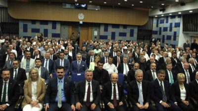 Hazine ve Maliye Bakanı Mehmet Şimşek, İzmir’de iş dünyasıyla bir