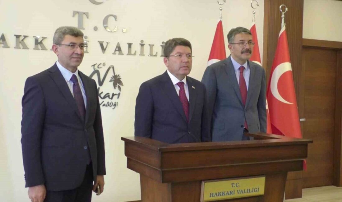 Bakan Tunç Hakkari’de Adalet Bakanı Yılmaz Tunç, Hakkari Adalet Sarayı’nın temel atma töreni
