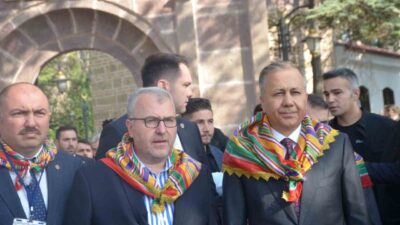 İçişleri Bakanı Ali Yerlikaya, Ertuğrulgazi Türbesi ziyaret ederek, dua etti.