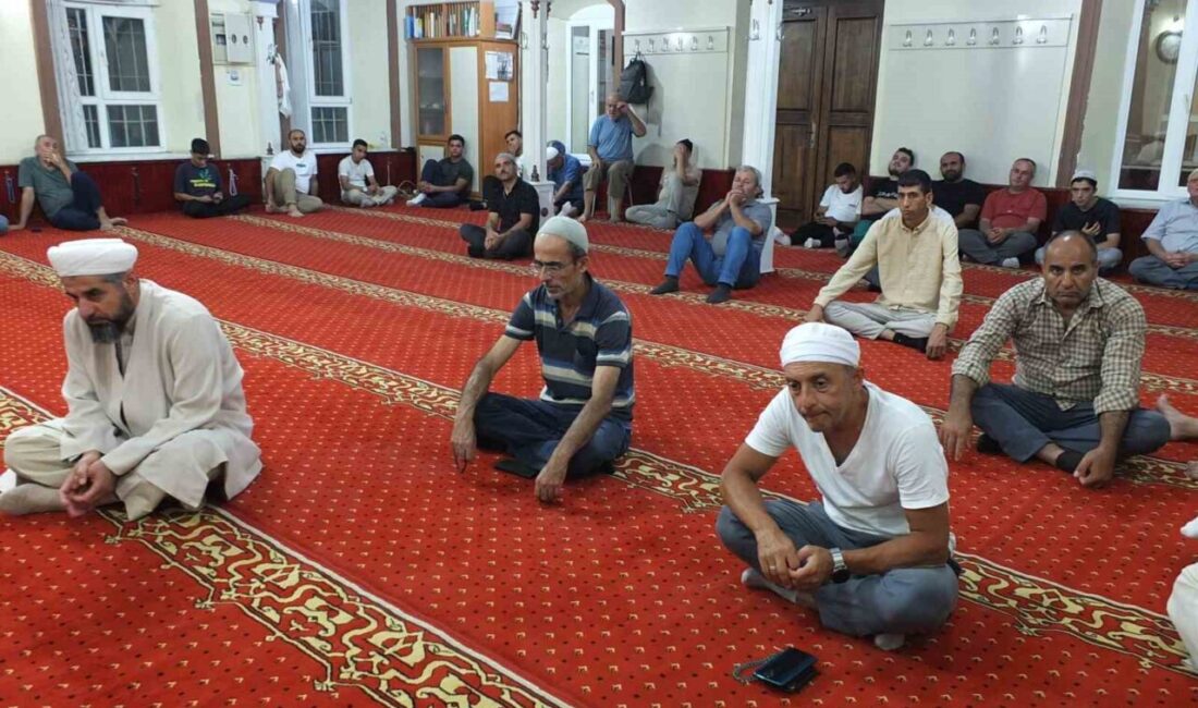 Balıkesir’in Edremit ilçesinde, Yakupağa Cami imamı Nevzat Kahya’nın her hafta
