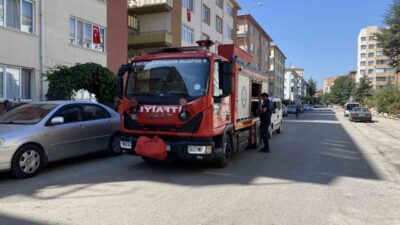 Eskişehir’de vatandaşın balkonda yakmaya çalıştığı esnada aniden alevlenen piknik tüpü