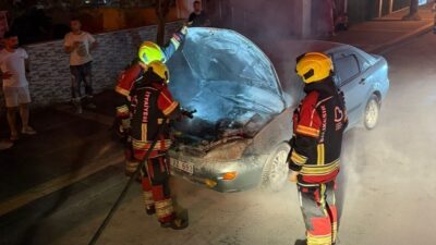 Balıkesir’in Bandırma ilçesinde meydana gelen araç yangını itfaiye ekiplerince söndürüldü.