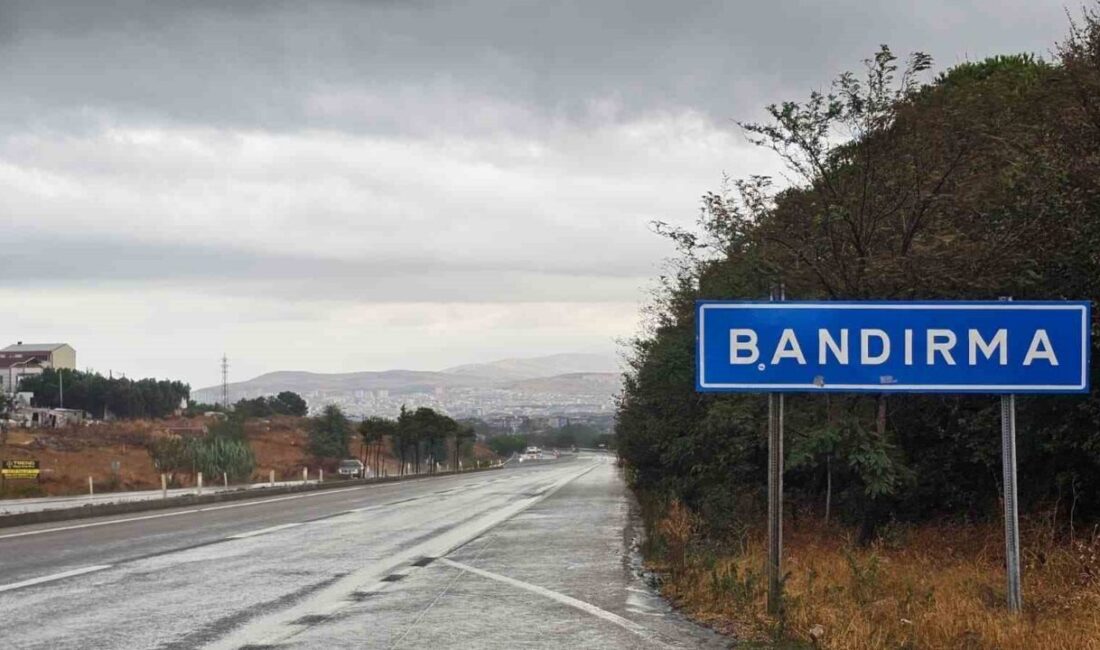 Bandırma’da sabah yağmuru serinlik getirdi Meteoroloji Genel Müdürlüğü’nün günler öncesinden yaptığı uyarılar sonrası beklenen yağış,