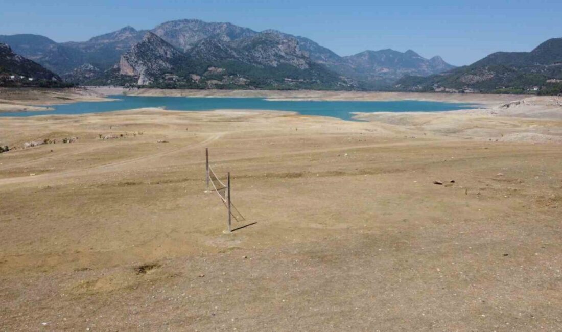 Adana’daki Kozan Barajı’nın doluluk oranı yüzde 10 seviyesine gerilerken çoraklaşan
