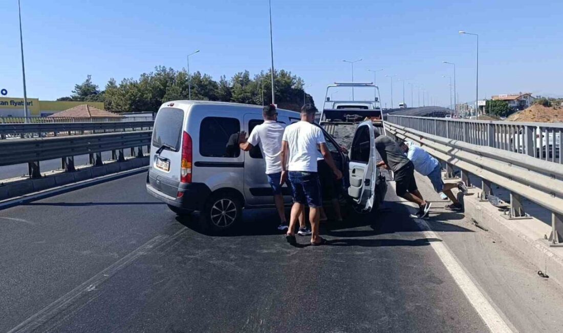 Antalya’nın Manavgat ilçesinde meydana gelen kazada bariyerlere çarpan araç sürücüsü
