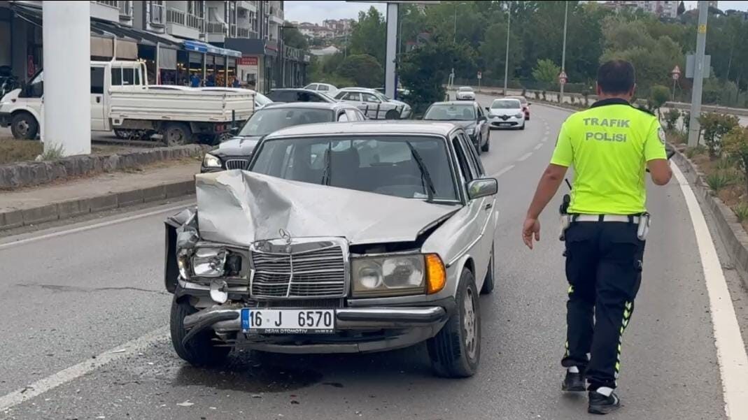Bartın’da trafik kazası: 2 yaralı Bartın’da meydana gelen trafik kazasında 2 kişi yaralandı. Edinilen bilgiye