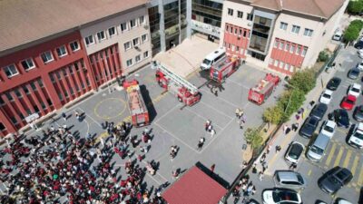 İstanbul’un Başakşehir’de bulunan İBB Şair Erdem Beyazıt Ortaokulu’nun kantininde yangın