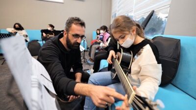 Başiskele Belediyesi tarafından hizmet vermeye devam eden Müzik Okulları’nda güz