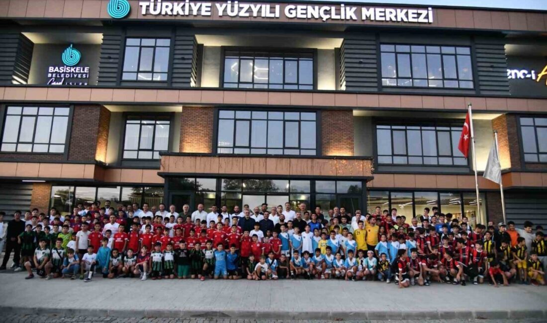 Başiskele Belediyesi, ilçedeki amatör spor kulüplerine ve sporcularına malzeme desteğinde