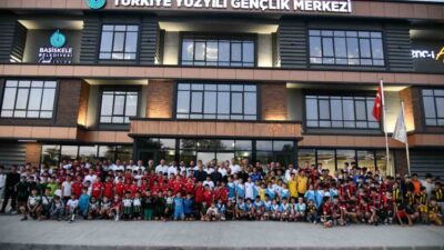 Başiskele Belediyesi, ilçedeki amatör spor kulüplerine ve sporcularına malzeme desteğinde