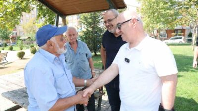 İlçedeki park ve yeşil alanlarda incelemelerde bulunan Darıca Belediye Başkanı