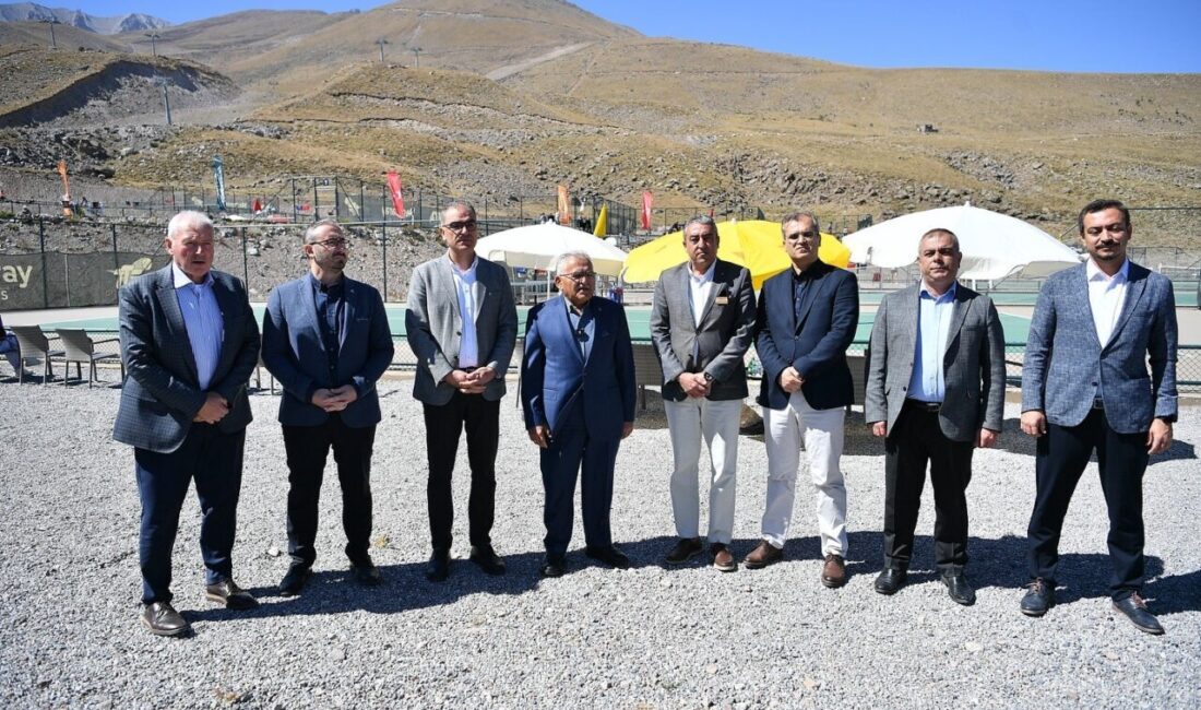 Başkan Büyükkılıç, Erciyes’teki Dünya Tenis Turu’na ev sahipliği yapan büyükşehir yatırımlarını inceledi Kayseri Büyükşehir Belediye Başkanı Dr. Memduh Büyükkılıç, Kayseri’nin turizmde olduğu
