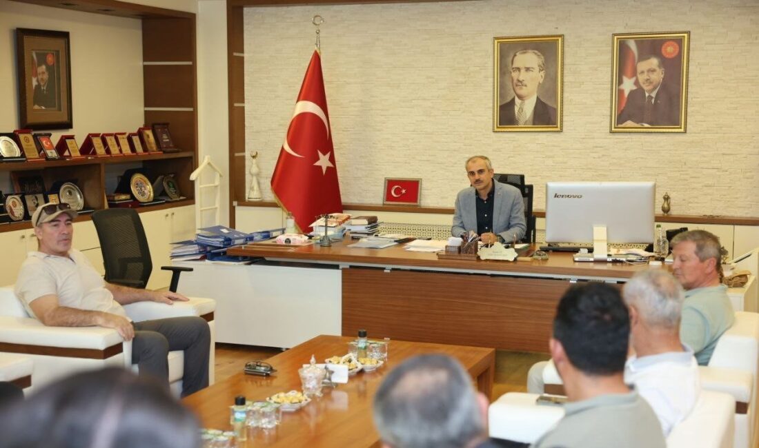 Başkan Çiftçi: “Sporun ve sporcularımızın destekçisi olmaya devam edeceğiz” Çayırova Belediye Başkanı Bünyamin Çiftçi, ilçede faaliyet gösteren amatör spor